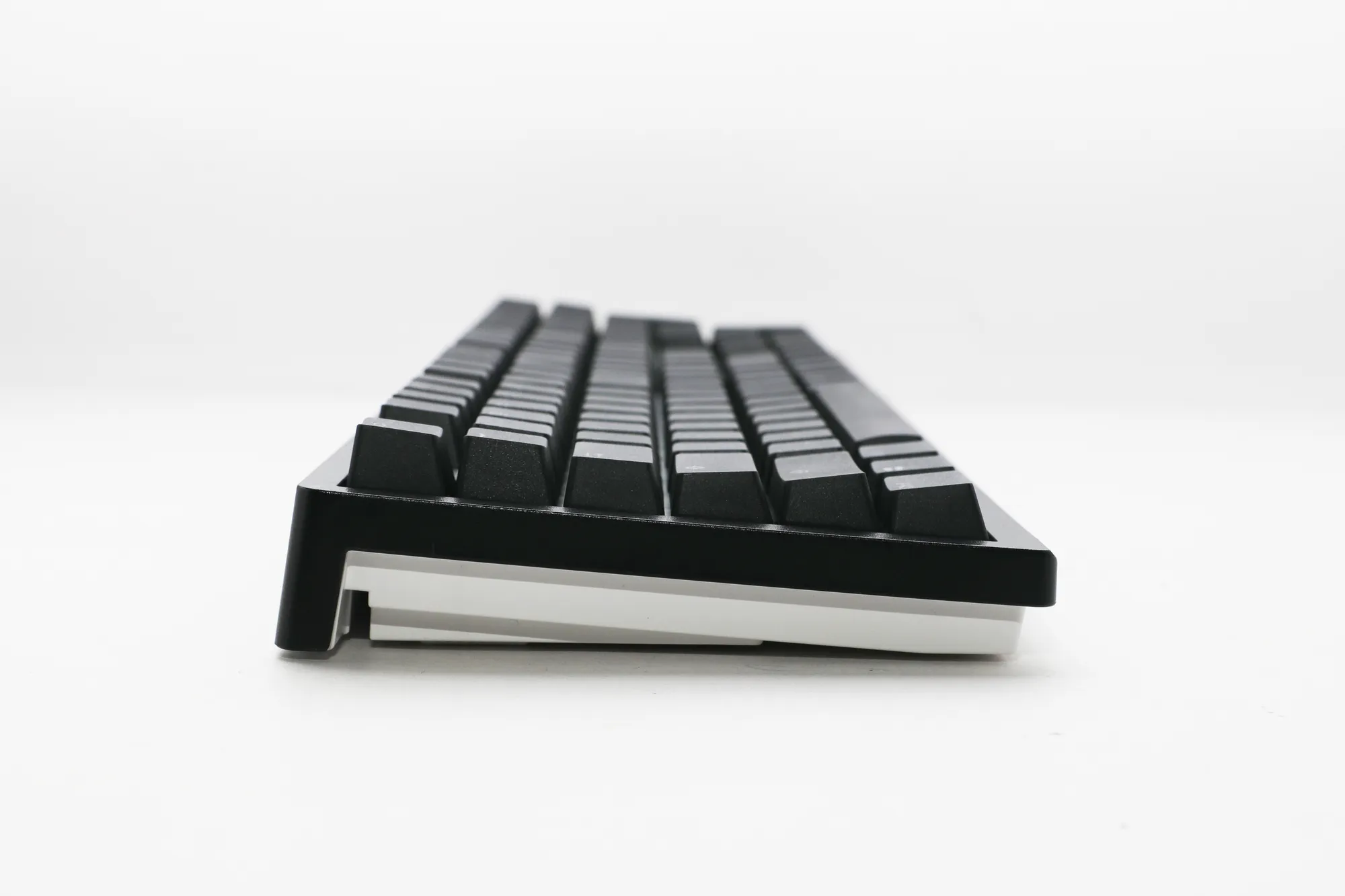 Ducky Keyboard Zero 6108 100% Mechanical Wireless Keyboard; RGB; USB 2.0 / 2.4GHz / BT - Cherry MX2A Speed Silver switches. - Image 4