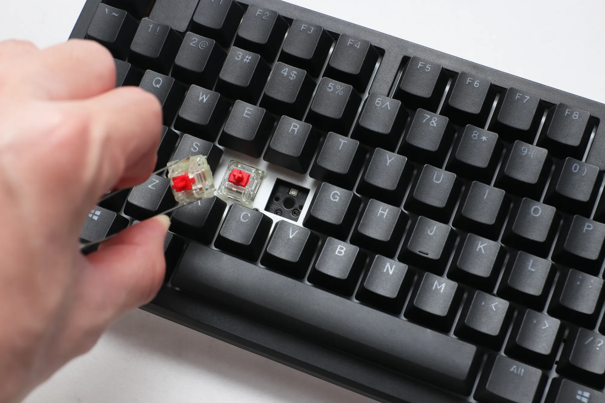Ducky Keyboard Zero 6108 100% Mechanical Wireless Keyboard; RGB; USB 2.0 / 2.4GHz / BT - Cherry MX2A Speed Silver switches.