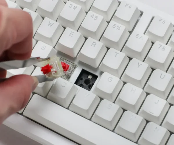 Ducky Keyboard Zero 6108 100% Mechanical Wireless Keyboard; RGB; USB 2.0 / 2.4GHz / BT - White - Cherry MX2A Blue switches.